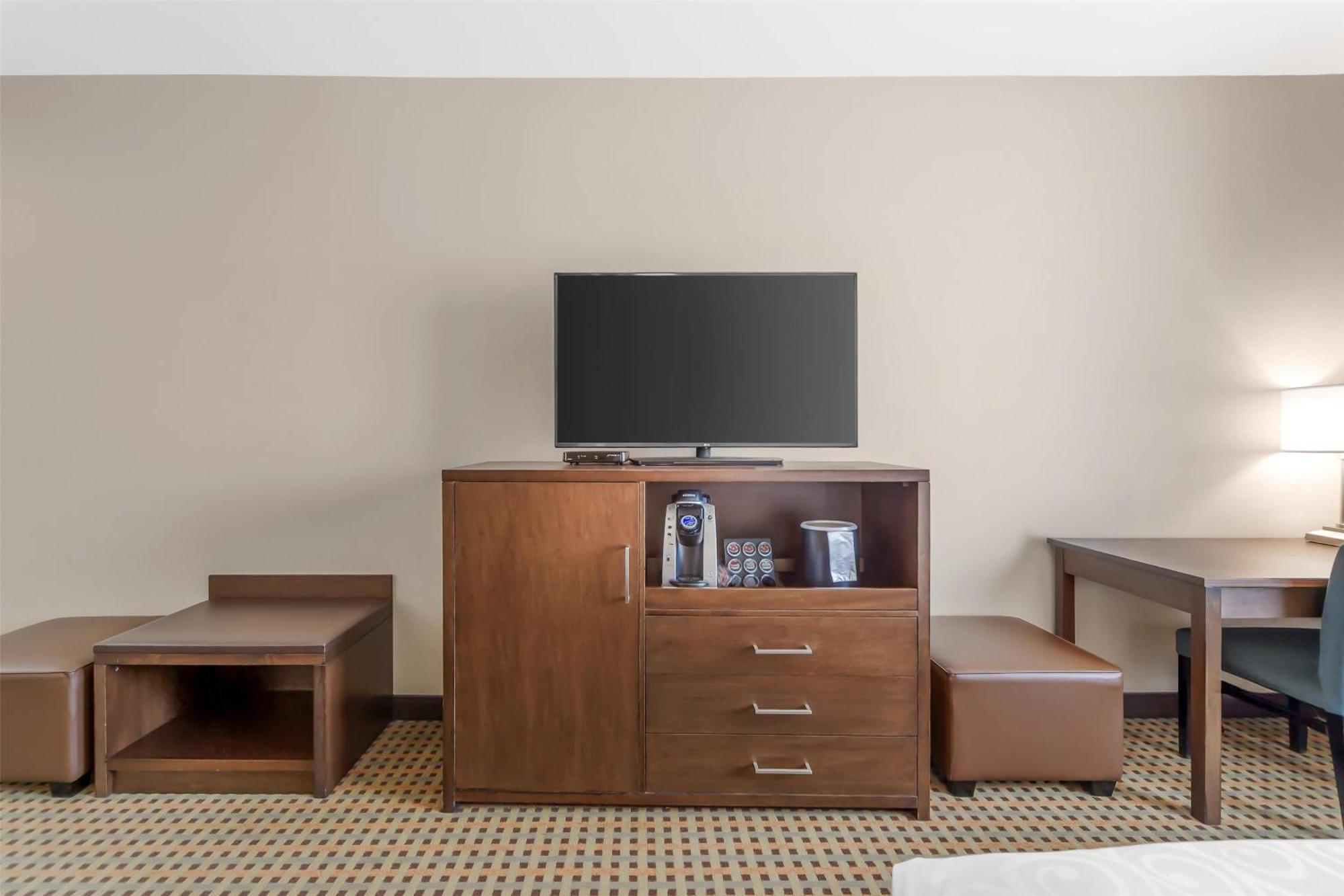 Best Western Plus Hinton Inn & Suites Bagian luar foto