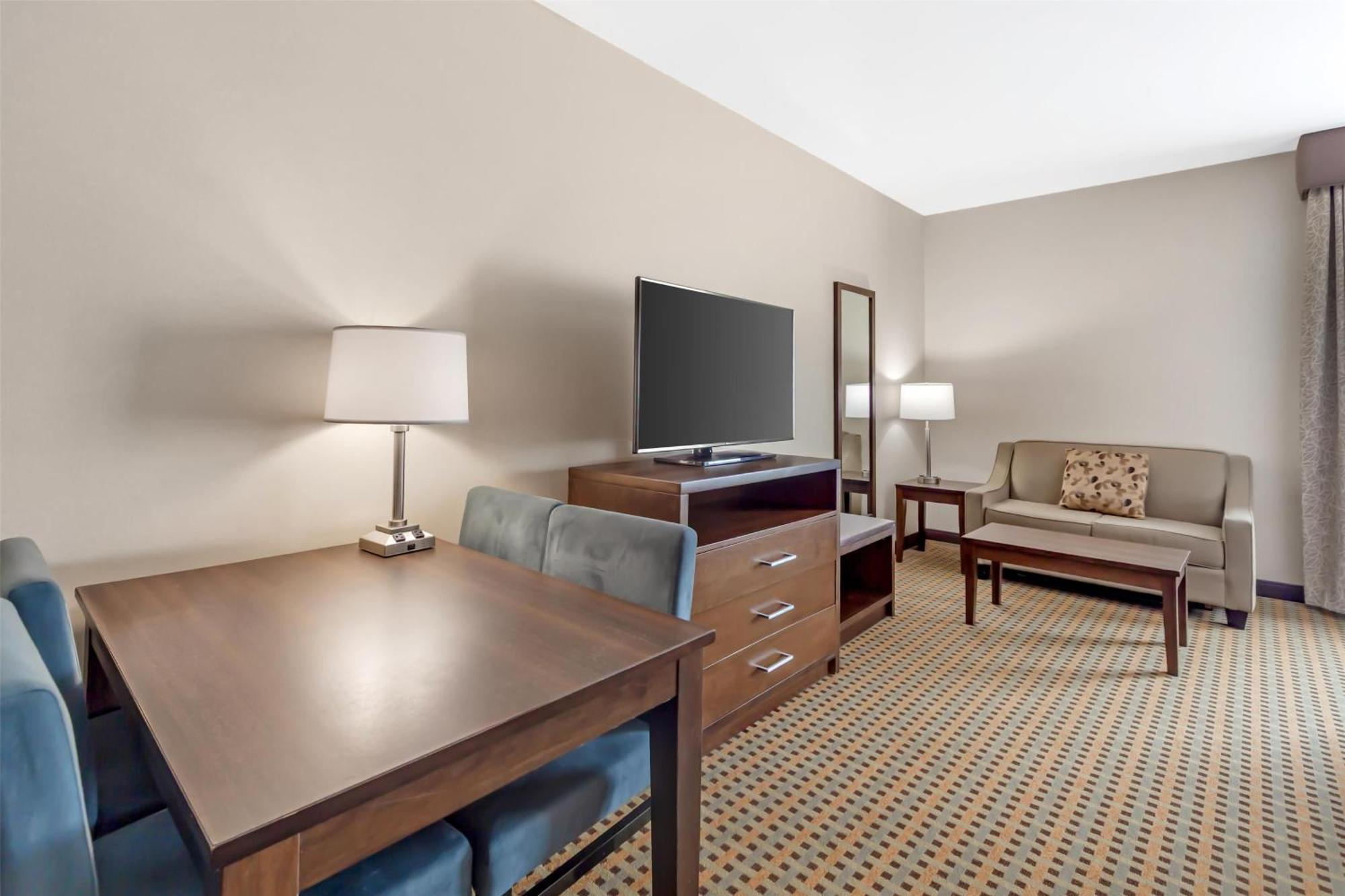 Best Western Plus Hinton Inn & Suites Bagian luar foto