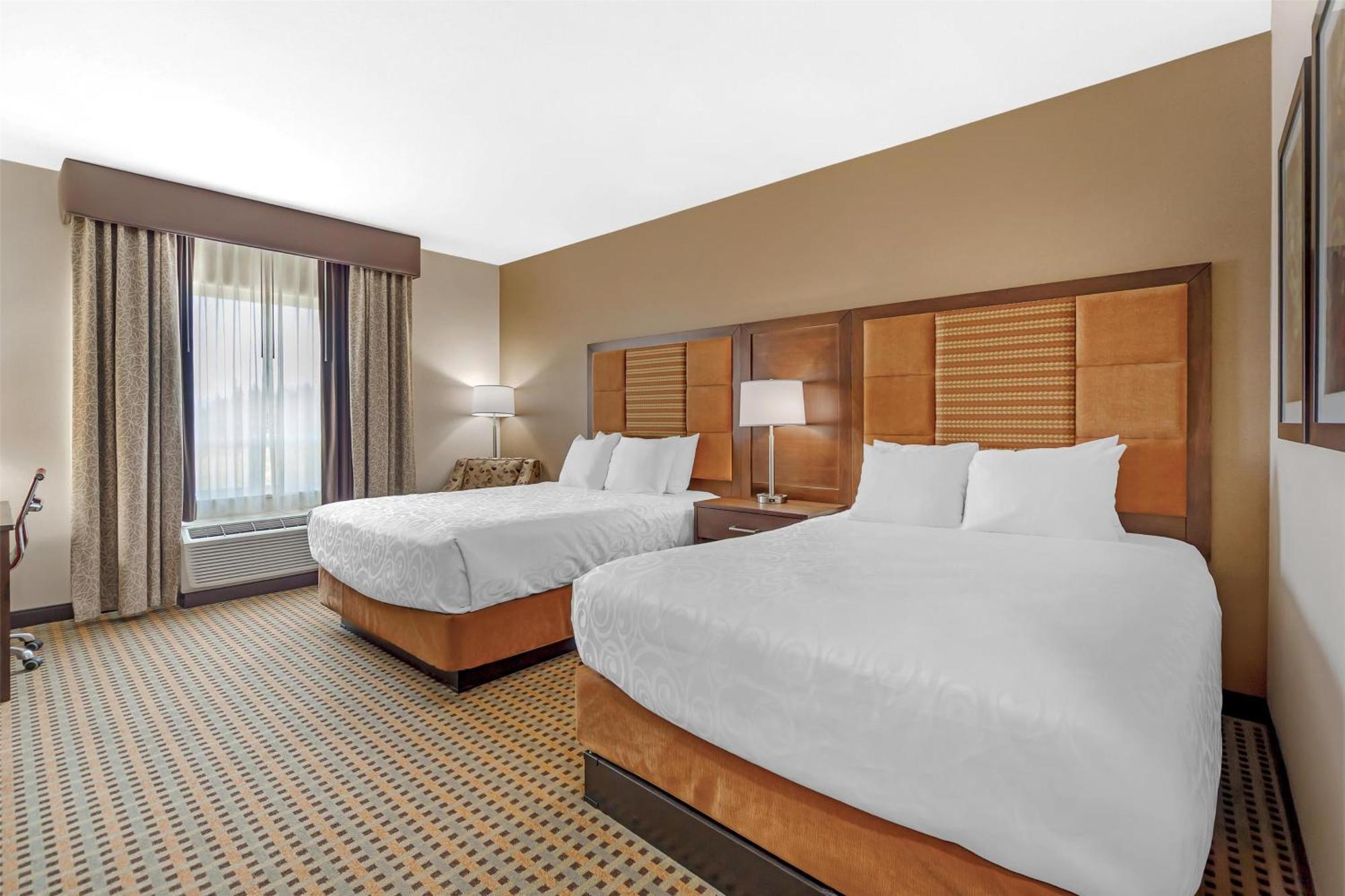 Best Western Plus Hinton Inn & Suites Bagian luar foto