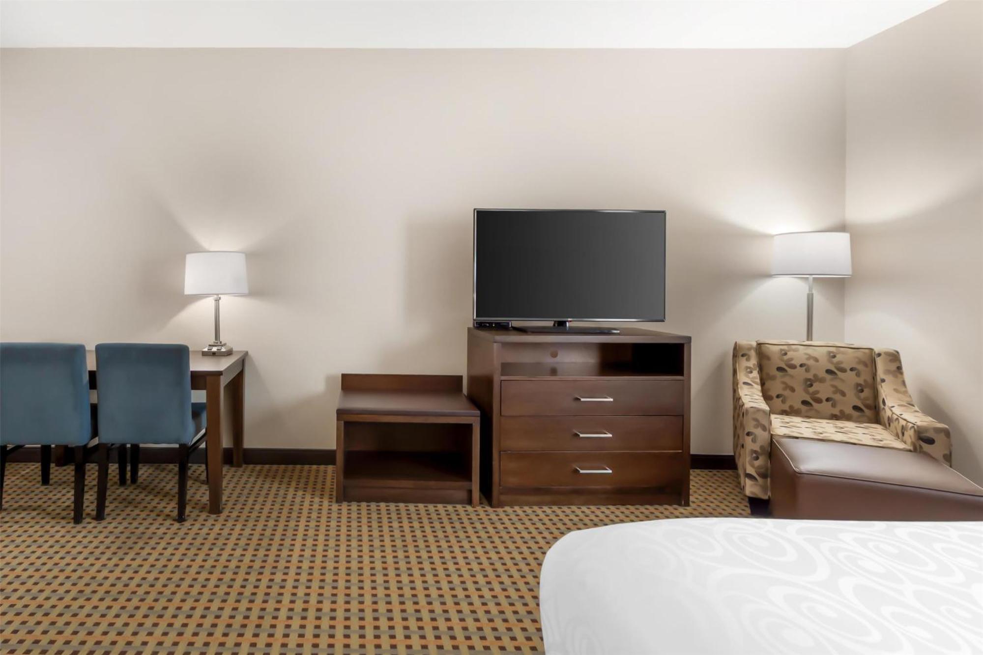 Best Western Plus Hinton Inn & Suites Bagian luar foto