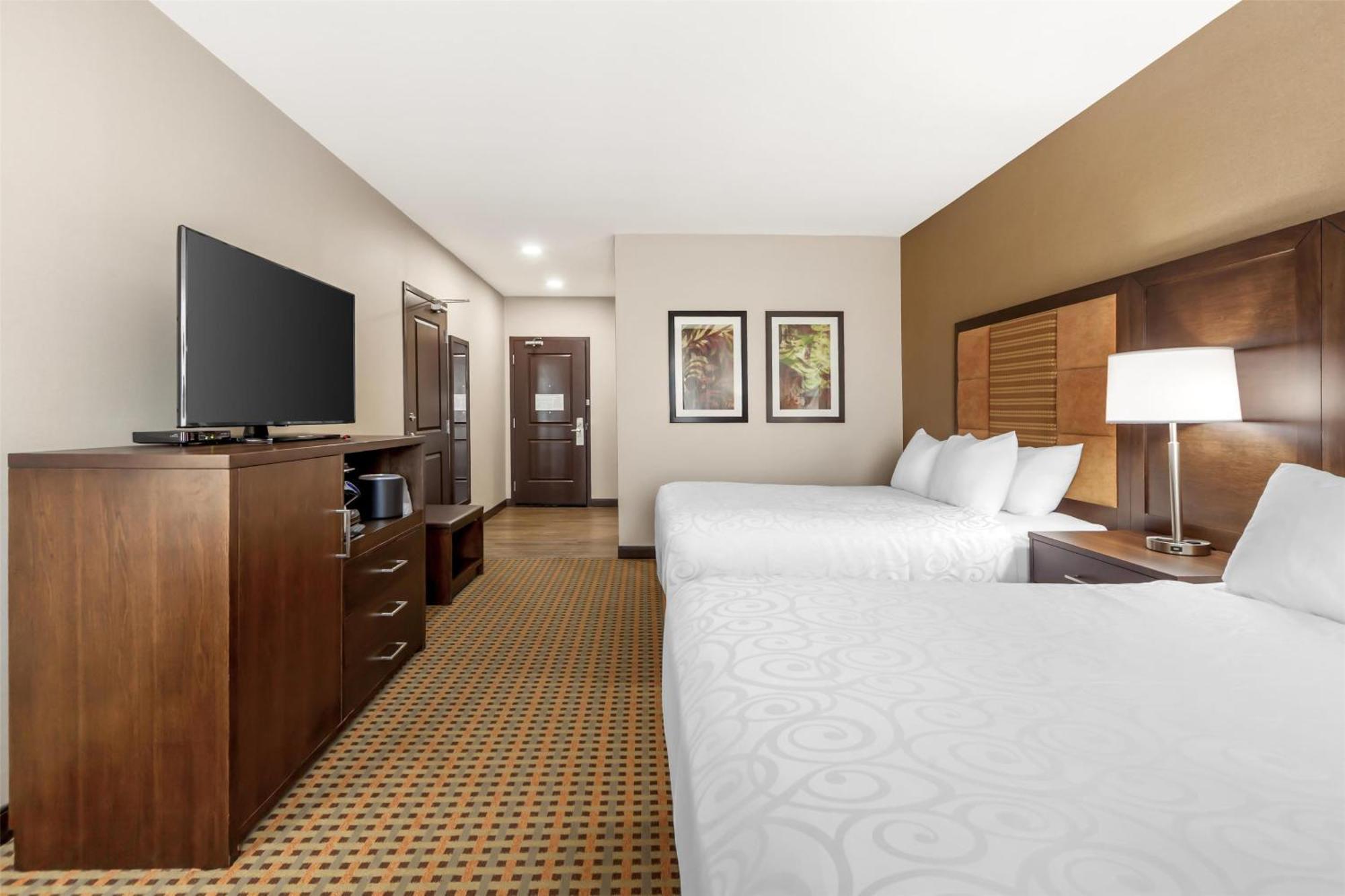Best Western Plus Hinton Inn & Suites Bagian luar foto