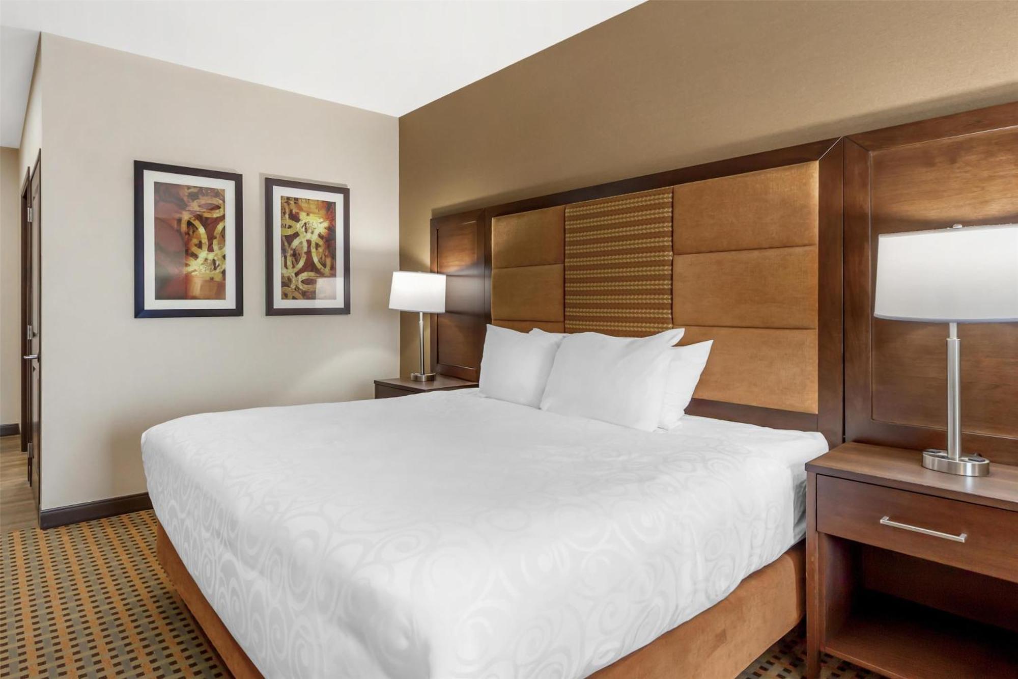 Best Western Plus Hinton Inn & Suites Bagian luar foto