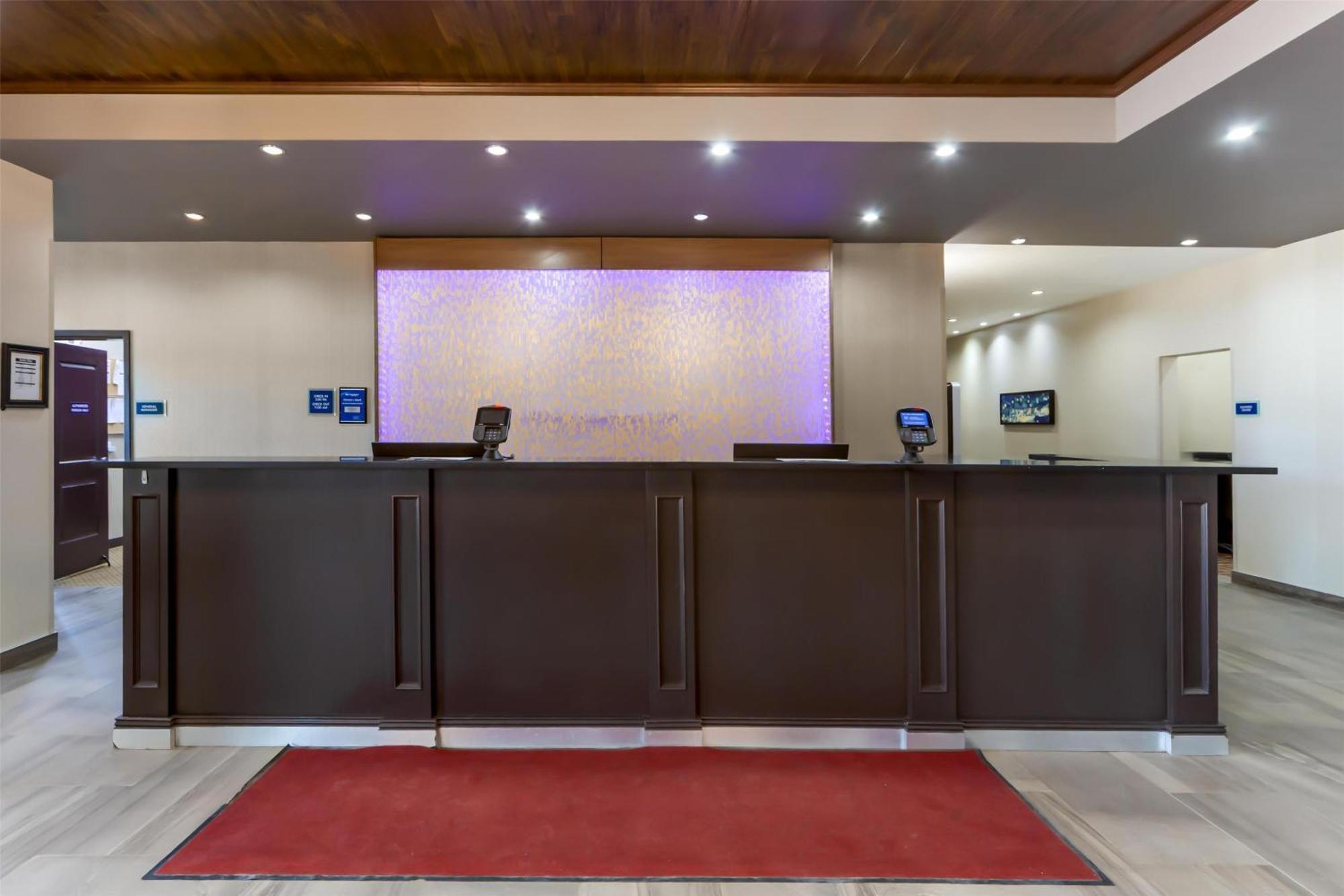 Best Western Plus Hinton Inn & Suites Bagian luar foto