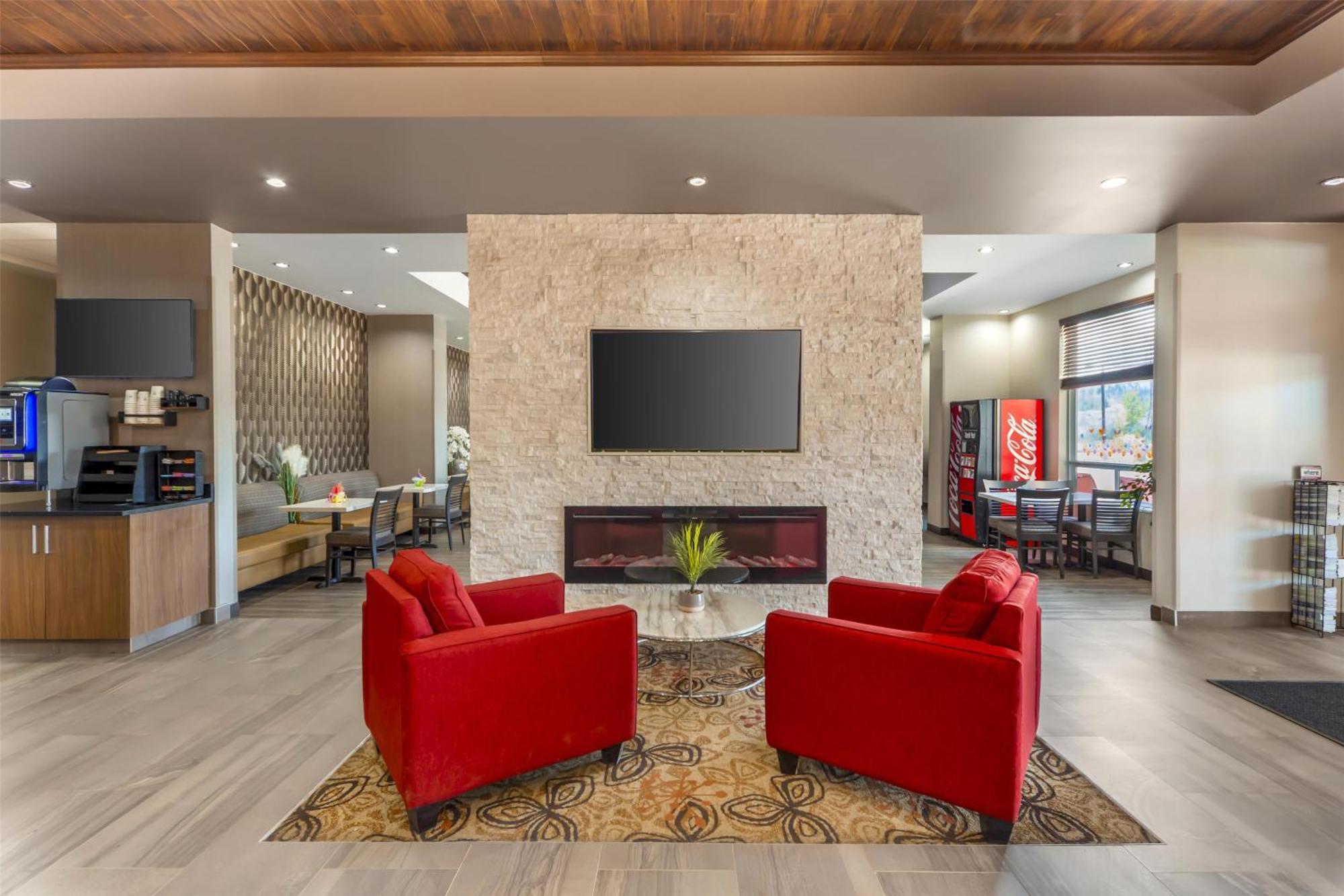 Best Western Plus Hinton Inn & Suites Bagian luar foto