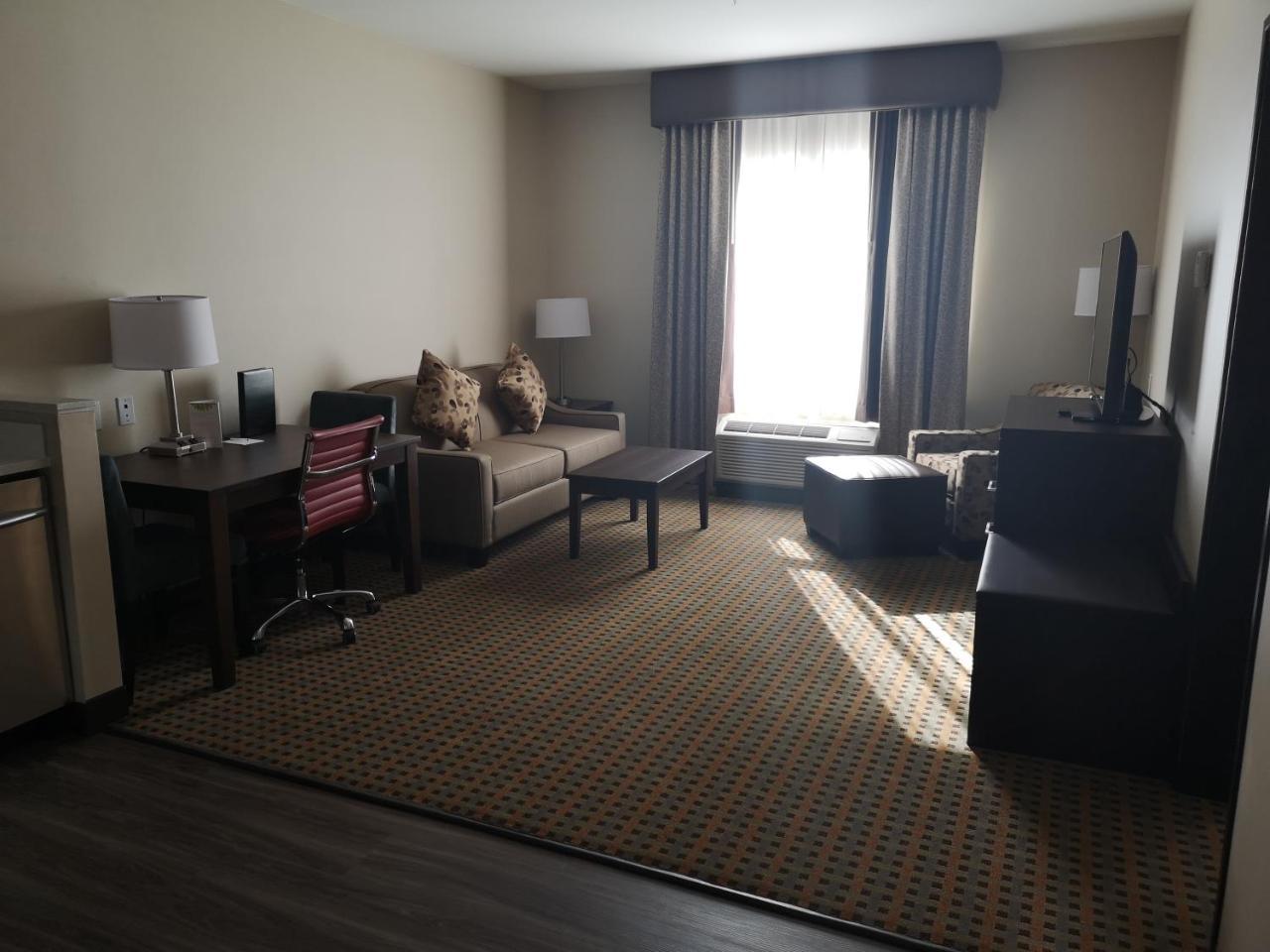 Best Western Plus Hinton Inn & Suites Bagian luar foto