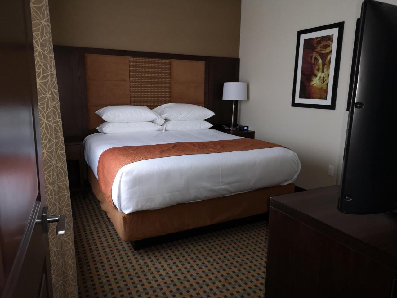 Best Western Plus Hinton Inn & Suites Bagian luar foto