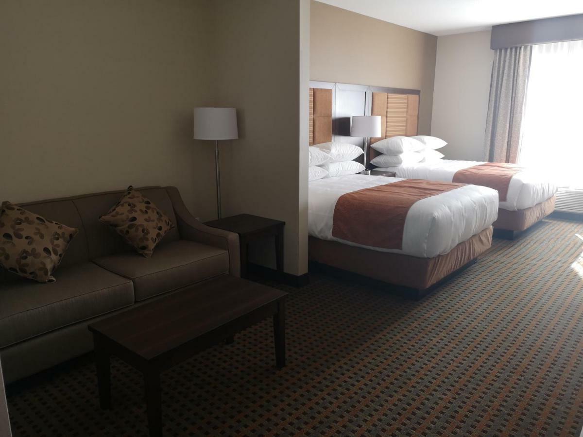 Best Western Plus Hinton Inn & Suites Bagian luar foto